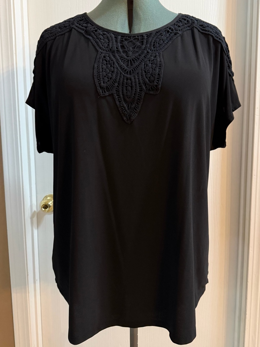 Roz & Ali Black Crochet Lace Yoke Top, Short Sleeve, Flowy Casual Blouse Size  L